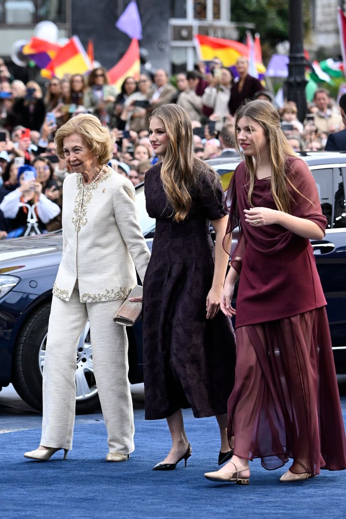 La reina Sofía con sus nietas la princesa Leonor y la infanta Sofía 