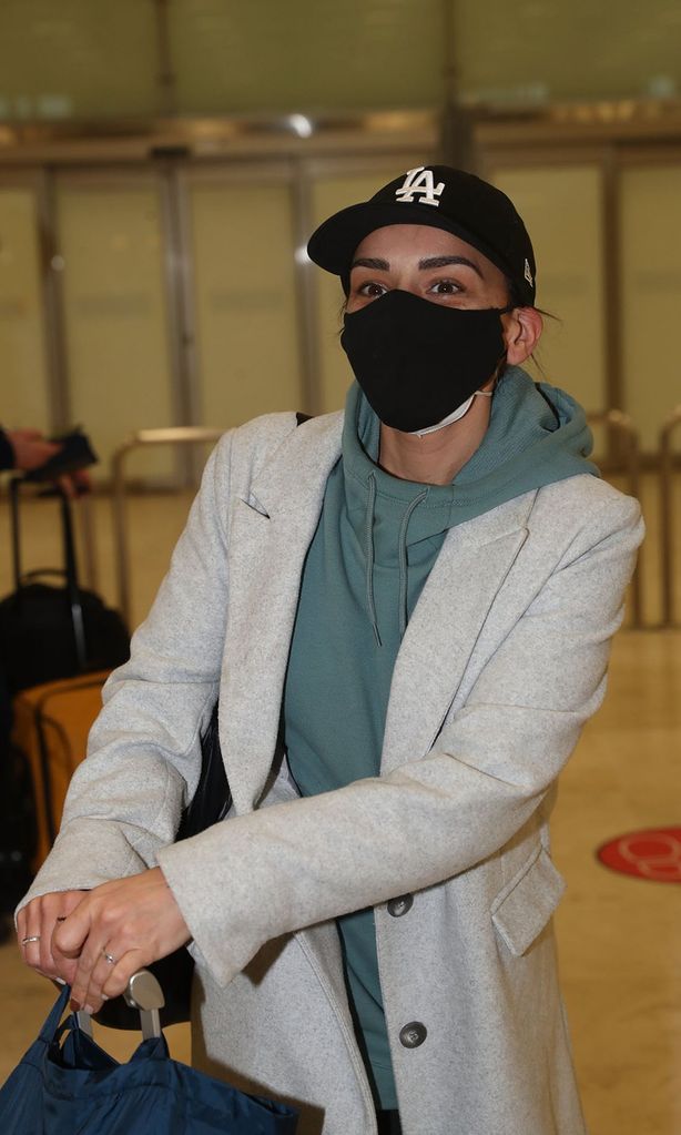 Chenoa a su llegada al aeropuerto de Barajas