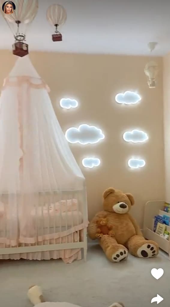 Lele Pons quiso colocar lindos muñecos de felpa en la habitación de su bebé. 