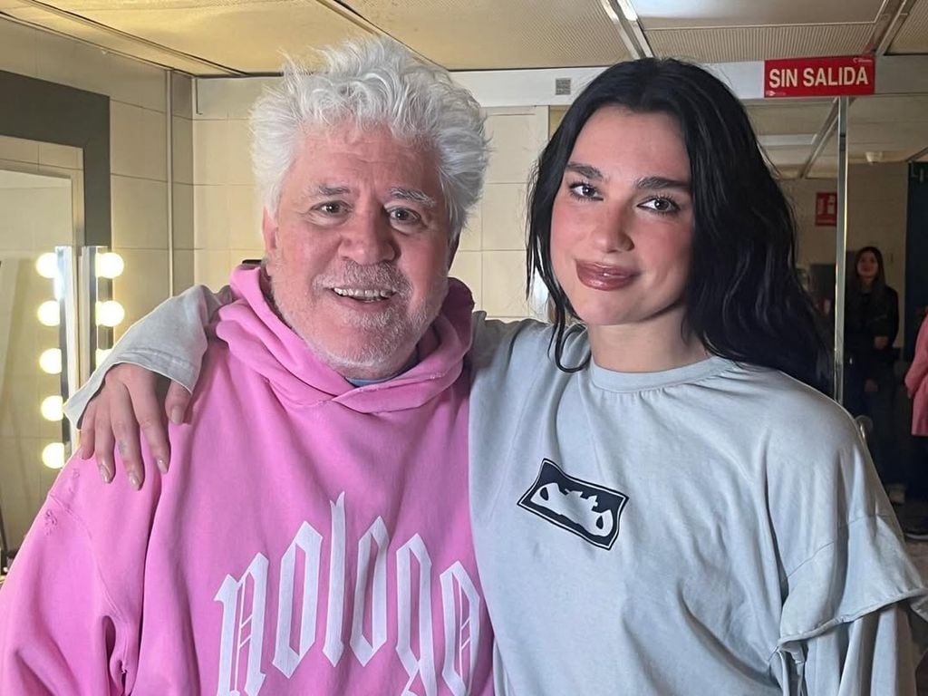 Pedro Almodóvar y Dua Lipa