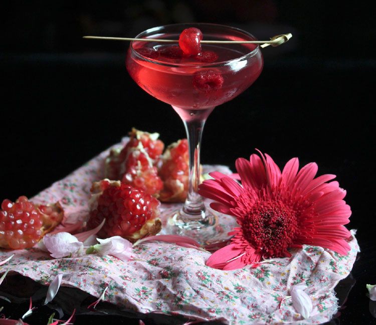 Cóctel de granadina, frambuesa y vodka