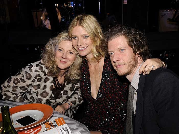 Blythe Danner con sus dos hijos, Jake y Gwyneth,