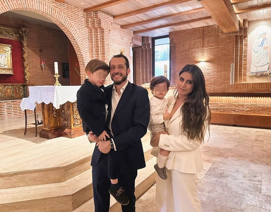 Irene Carbonero, hermana de Sara Carbonero, en el bautizo de su hijo Darío