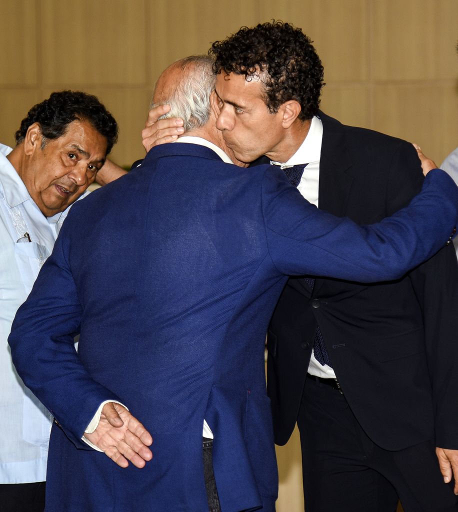 Víctor Puerto asiste al funeral y muestra sus condolencias