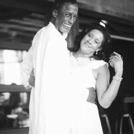 Michael Wright y su esposa en una foto compartida en redes sociales