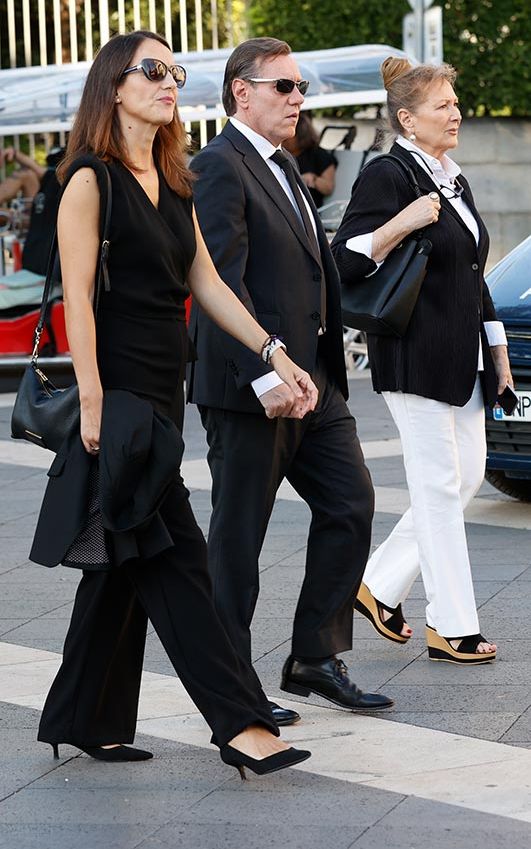 María Teresa Vega en el funeral de su marido Pepe Domingo Castaño