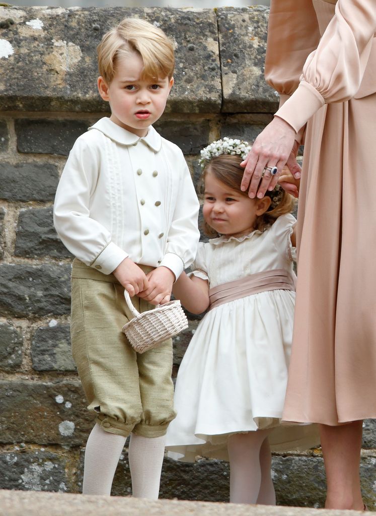 Los príncipes George y Charlotte, ejerciendo de pajes en la boda de su tía Pippa Middleton, con diseños de Pepa London