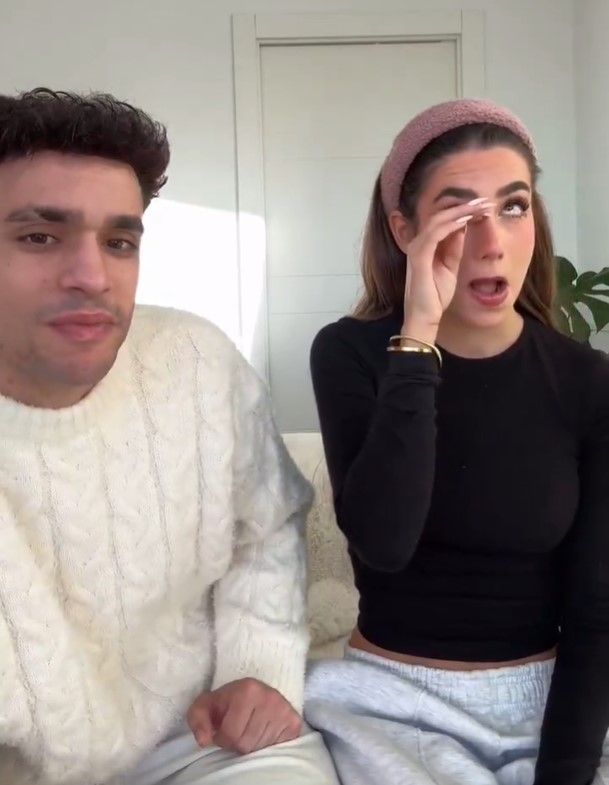 Isaac Belk y Lola Lolita anunciando su ruptura en redes sociales