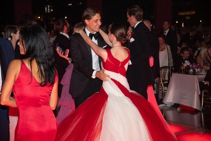Alexandra de Hannover bailando con su novio
