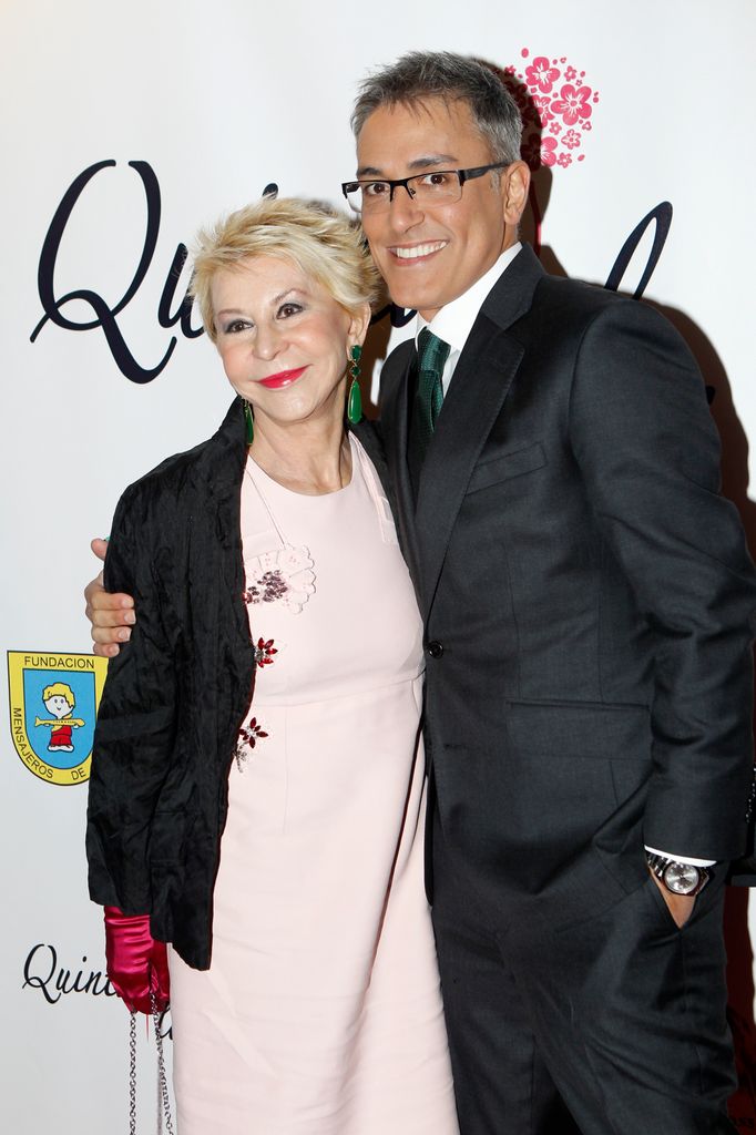 La periodista Karmele Marchante y Kiko Hernandez durante un acto de la ONG Mensajeros de la Paz en 2016