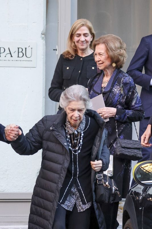 La reina Sofía con Irene de Grecia y la infanta Cristina 