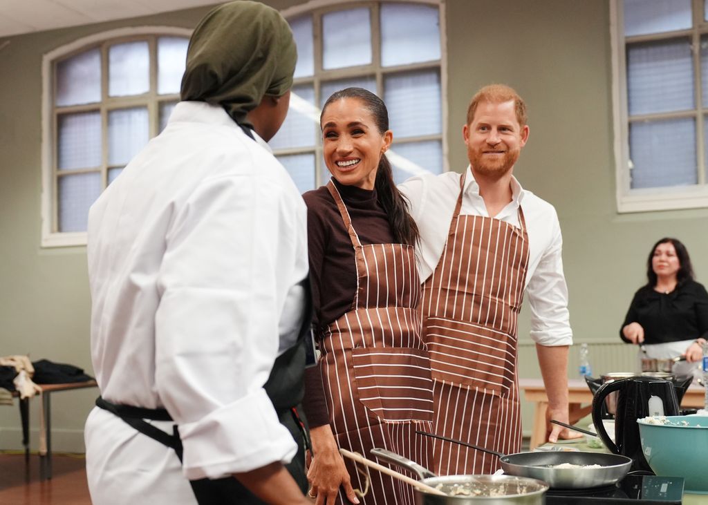 Meghan y Harry se unieron a las cocineras en su visita a Himmah Hub.
