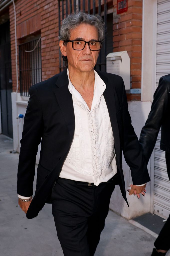 Jesus Cabanas a su llegada a la exposición de Marta Sánchez