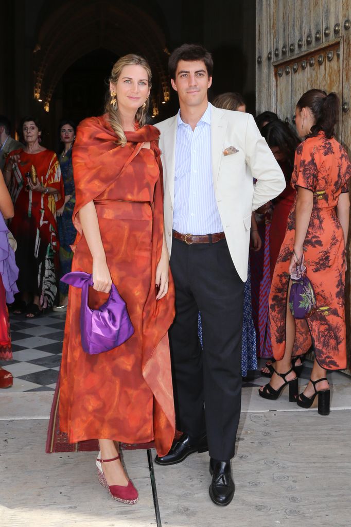Sibi Montes y Mateo Ibáñez en la boda de Curro Montes Parejo en la Iglesia del Divino Salvador a 7 de octubre de 2023 en Vejer de la Frontera