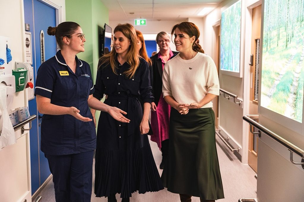 Las princesas Eugenia y Beatriz visitan un centro de cáncer en 2025