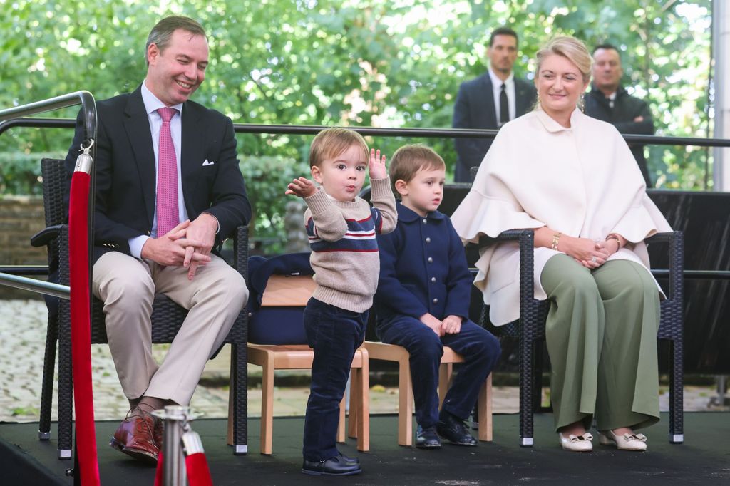Los grandes duques de Luxemburgo y sus hijos Charles y François visitan la ciudad de Wiltz el 4 de octubre de 2025