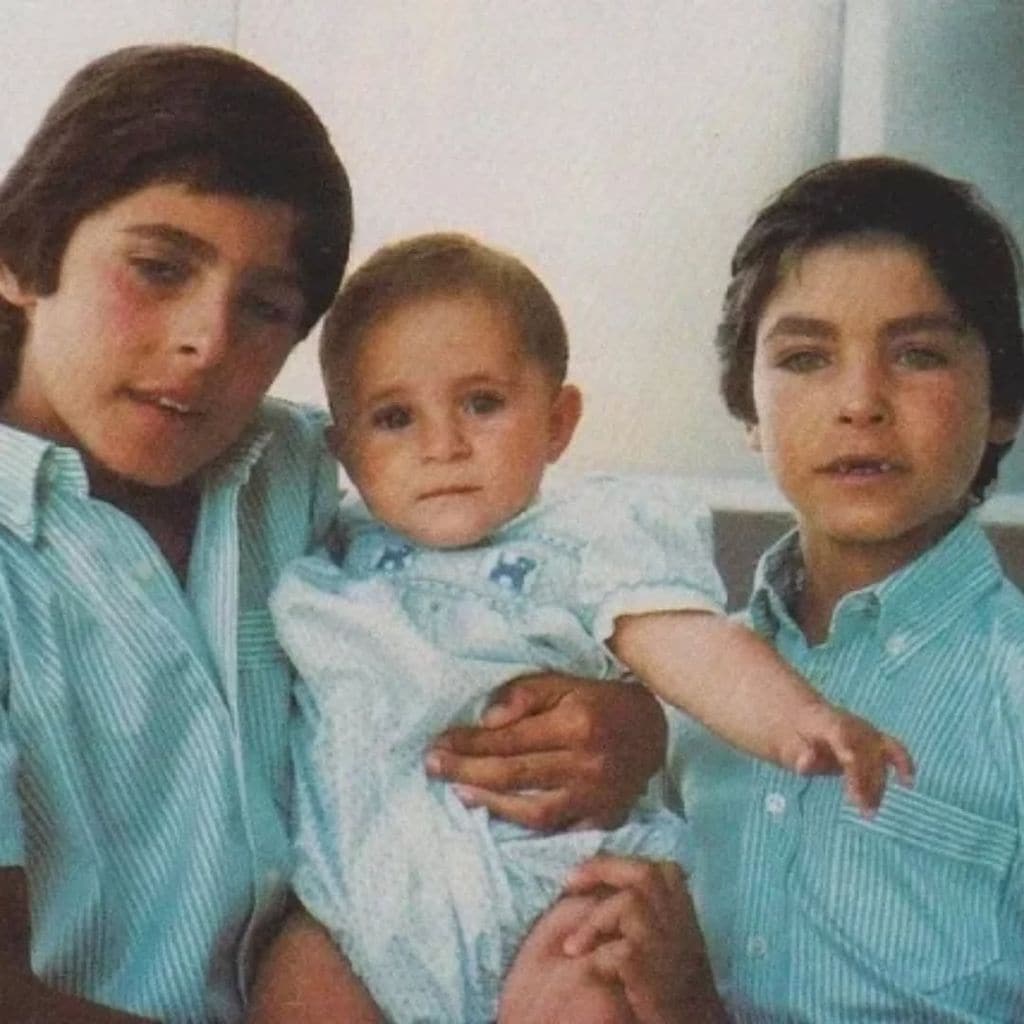 Los tres hijos de Francisco Rivera juntos