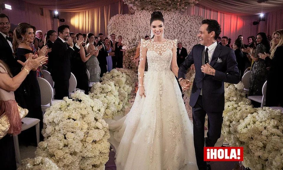 Marc Anthony y Nadia Ferreira el día de su boda