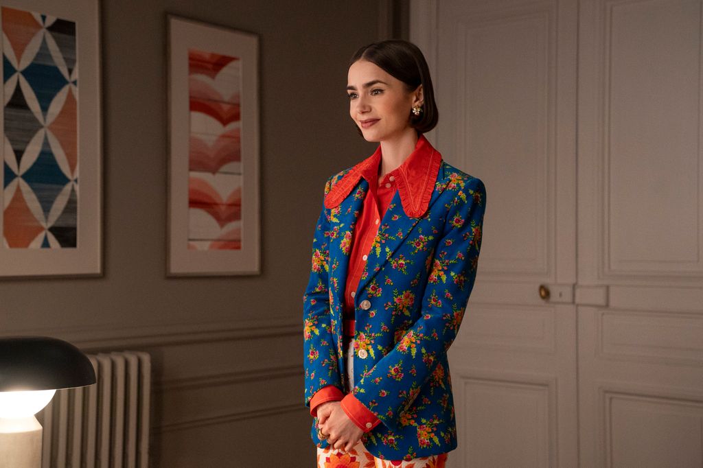 El trabajo de Emily en la agencia Grateau sigue siendo una de las tramas centrales de la serie
