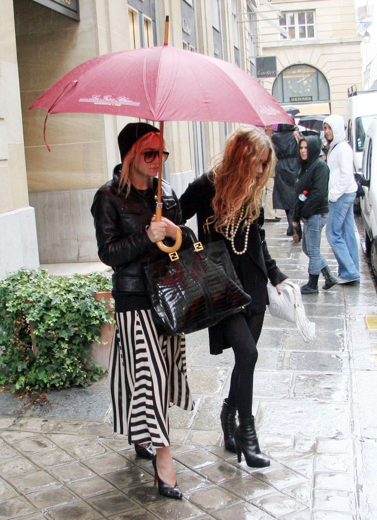 Ashley Olsen y Mary Kate Olsen en París, 2006.