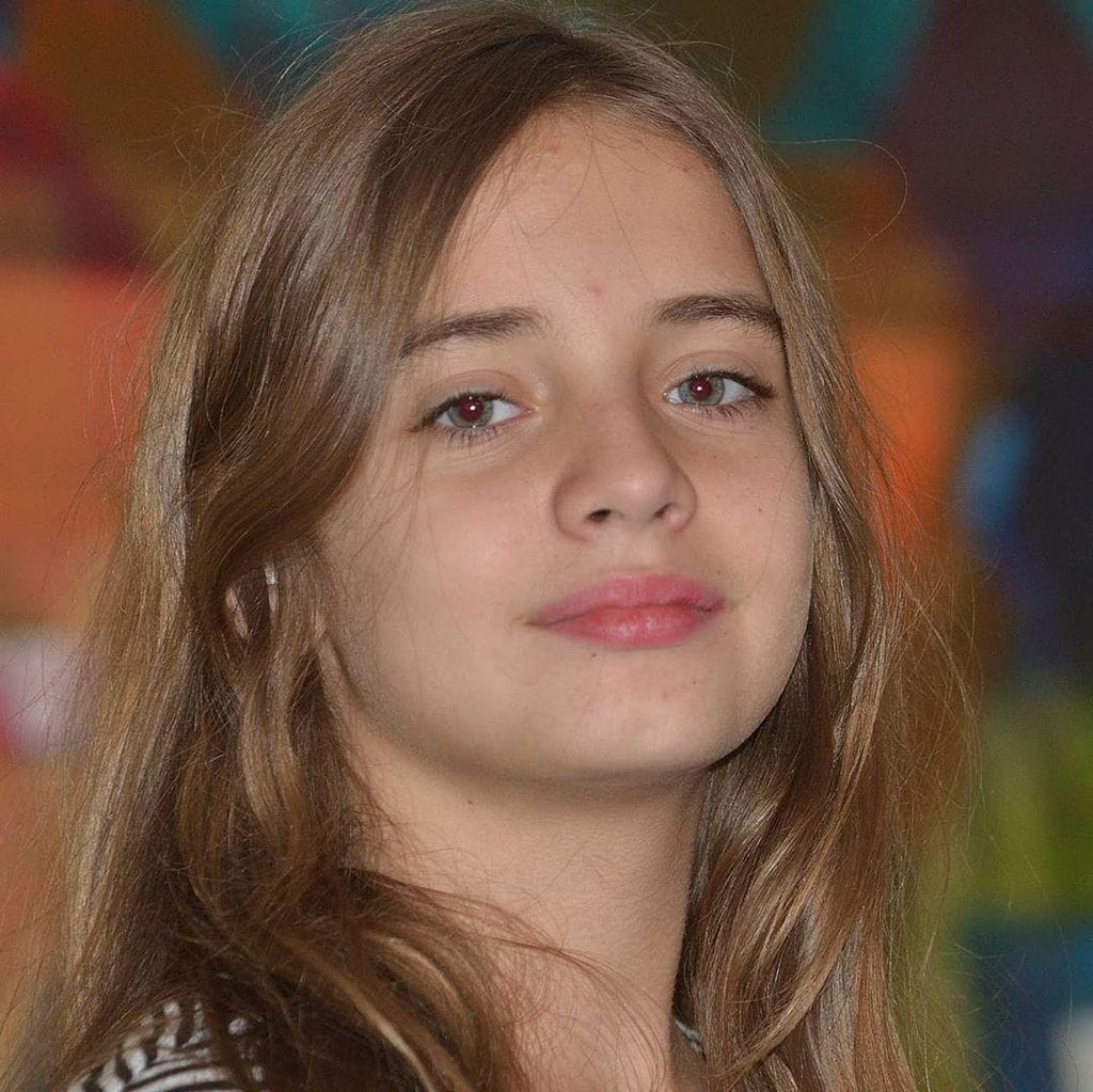 maya hija de m nica spear