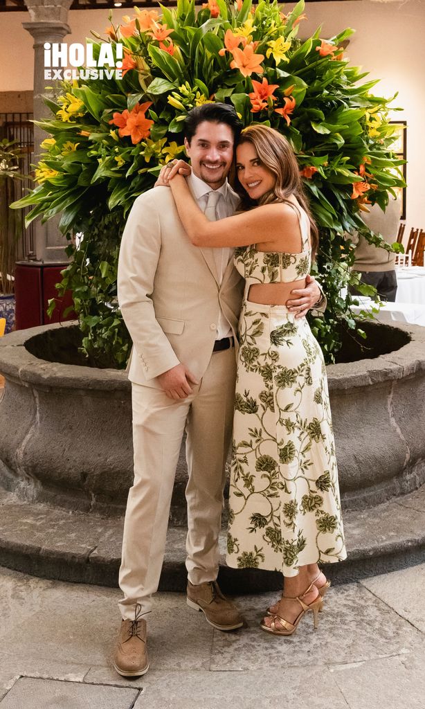 Daniel Elbittar y Sabrina Seara, juntos en el bautizo de su hijo.