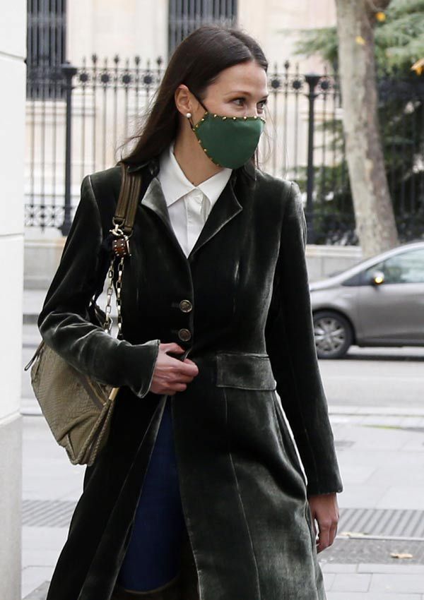 Esther Doña con botas altas