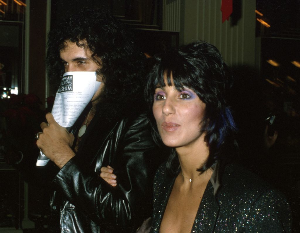 Gene Simmons y Cher asistiendo a la premiere de "Kramer vs. Kramer" en diciembre de 1979