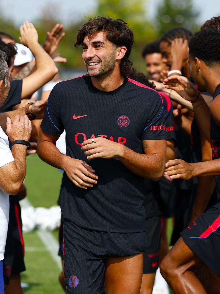 Ferran, sonriente en su primer entreno con el Paris Saint-Germain