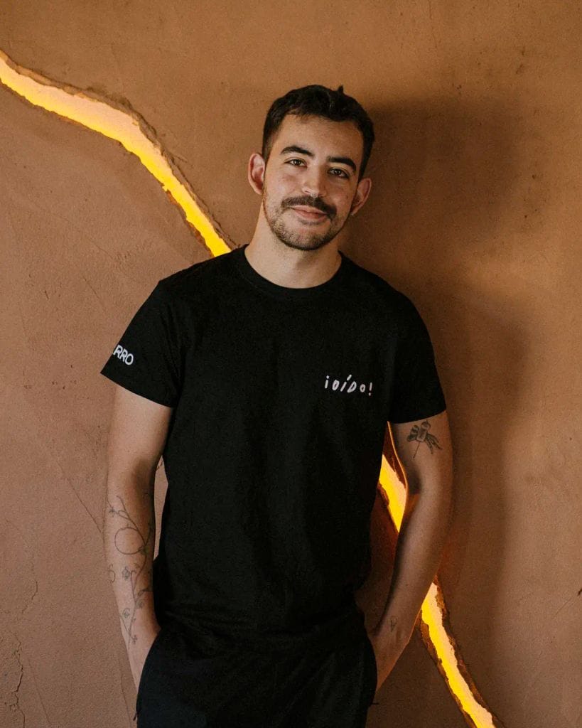 Carlos Casillas, Barro