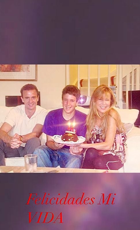 Ana Obregón y Alessandro Lequio con su hijo