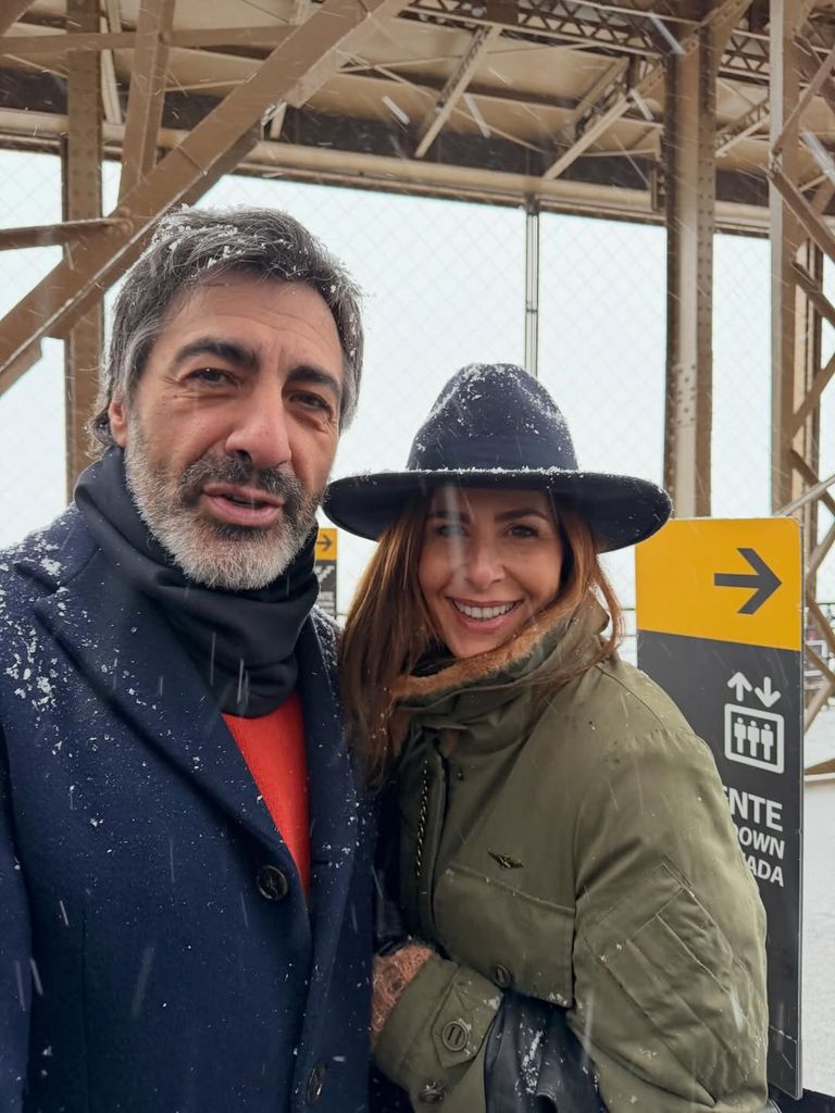 Nuria Roca y Juan del Val en la Torre Eiffel, París, un día de nieve