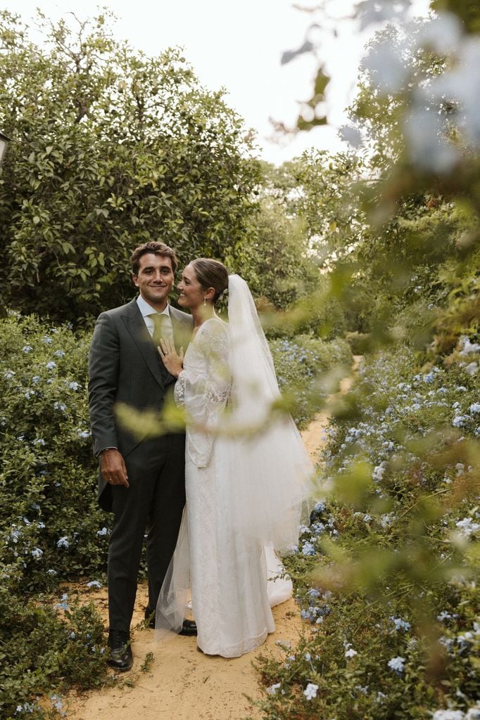 Boda en Sevilla con vestido de novia de Belén Miranda a partir de colcha antigua