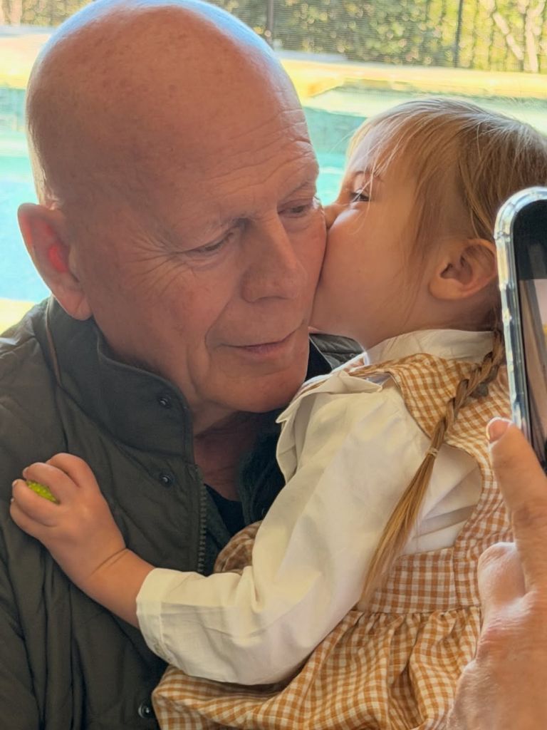 Bruce Willis con su nieta, Louetta