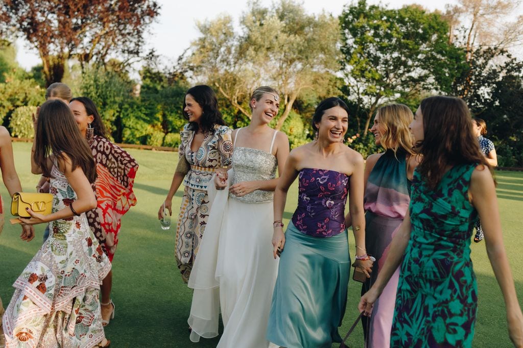 Look de novia viral From Lista With Love e invitadas