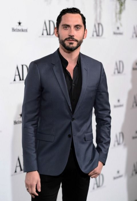 Paco Léon, de negro y gris durante una entrega de premios en Madrid.
