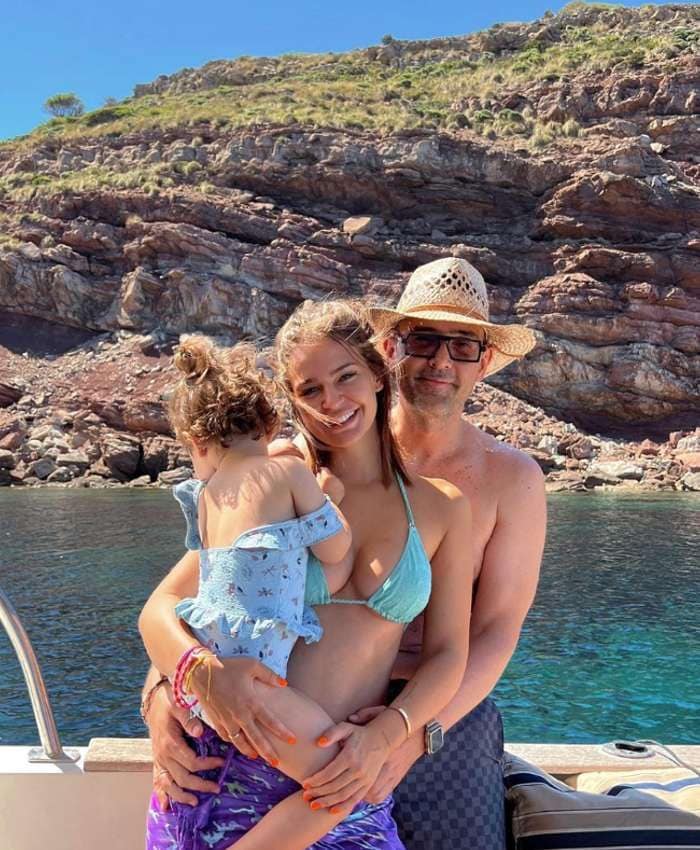 Risto y Laura con su hija 
