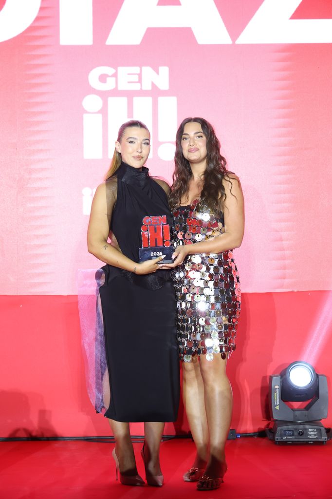 Alba Díaz posa con Lorena Durán