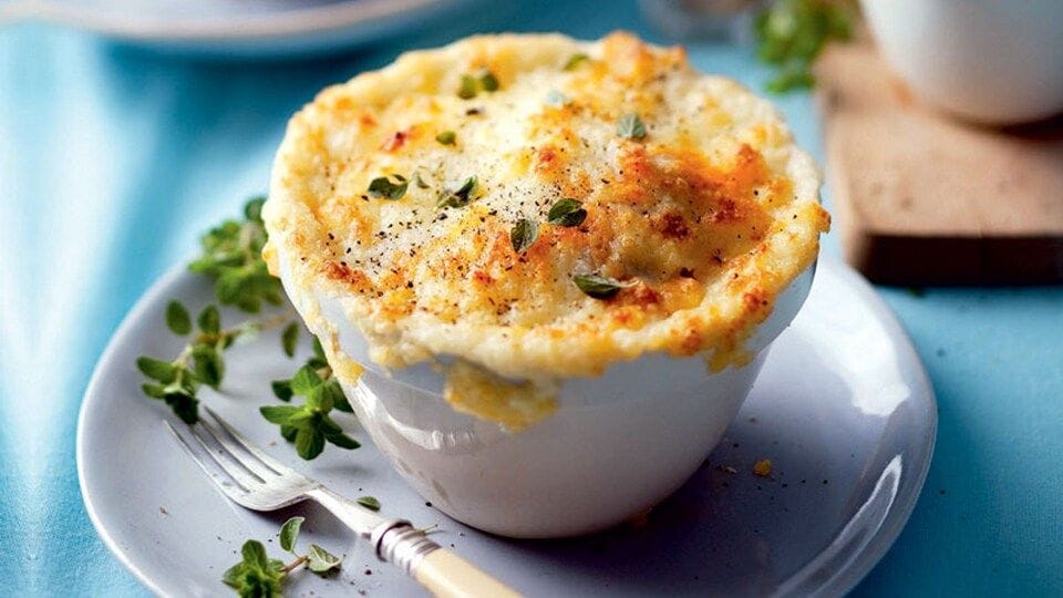 Cordero guisado con costra de patata