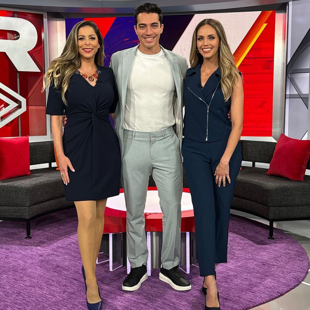 Jessica Carrillo y Lourdes Stephen con Rodrigo Romeh