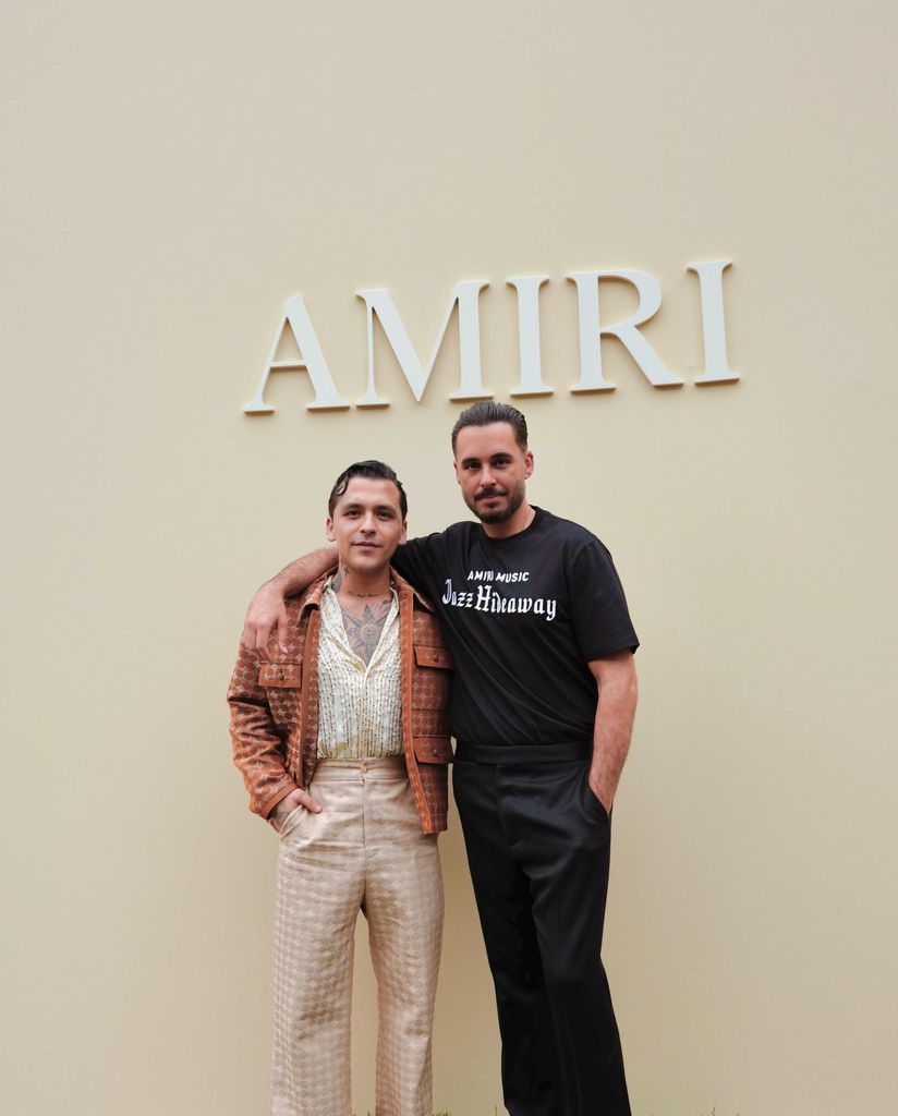 Christian Nodal posa con Mike Amiri