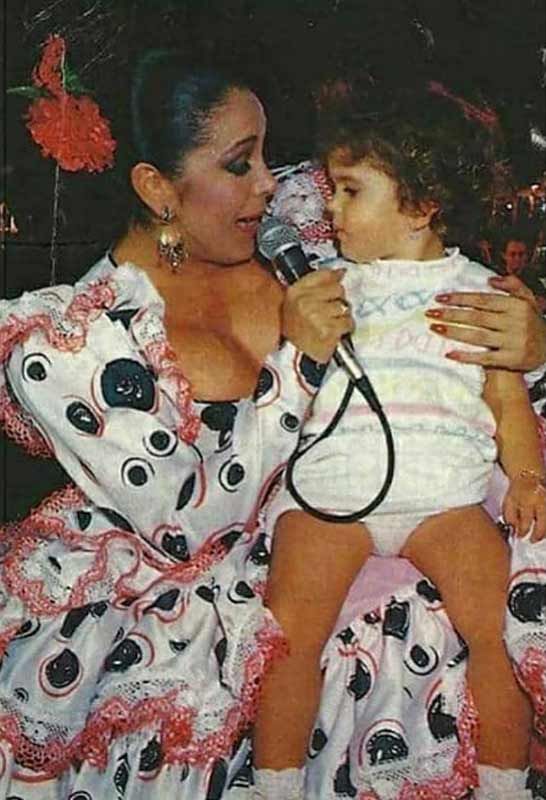 Imágenes inéditas y palabras de cariño, las felicitaciones que esté recibiendo Isabel Pantoja