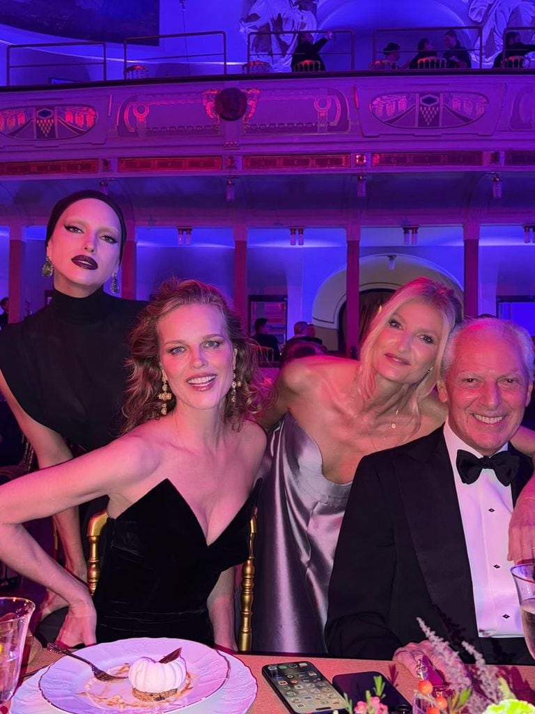 Irina Shayk en la gala del Calendario Pirelli 2026 por Solve Sundsbo, Praga, 2025.