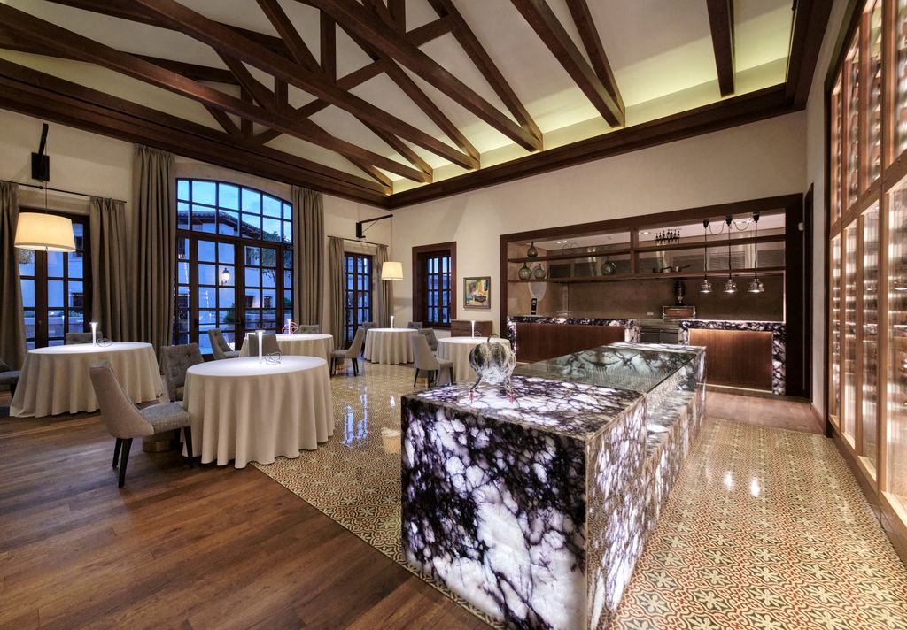 Comedor del restaurante, con capacidad para 24-26 comensales. 
