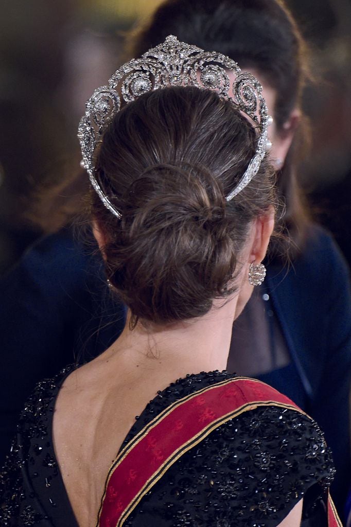 Vuelven las tiaras y el esplendor a palacio doña Letizia más reina que nunca, en la última gran cena de Estado del año