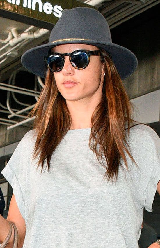 celebrities_con_sombreros_alessandra_ambrosio_3
