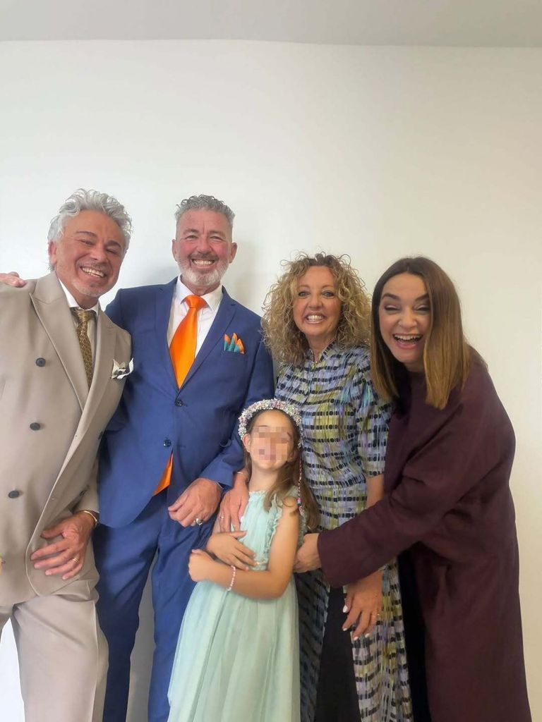 Toñi Moreno, con su familia en la comunión de su sobrino Pepe