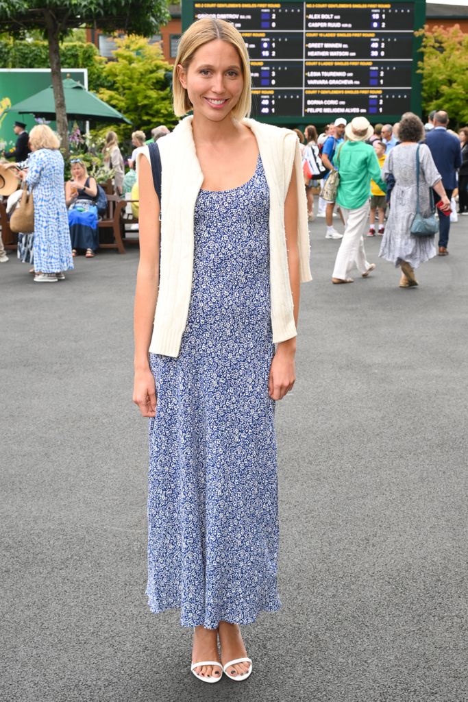 Olimpia de Grecia con vestido floral