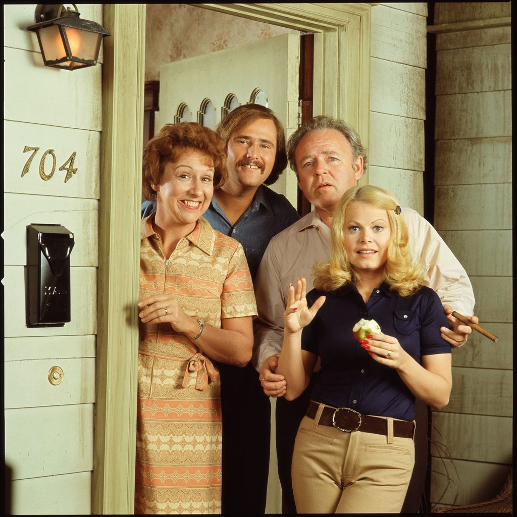 Elenco de 'All in the Family', en una foto tomada en la década de los 70's. En esta imagen: Jean Stapleton, Rob Reiner, Carroll O'Connor y Sally Struthers. 