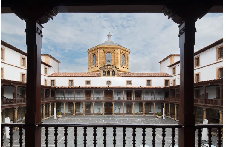 Patio de la Reina del Hotel Reconquista de Oviedo 
